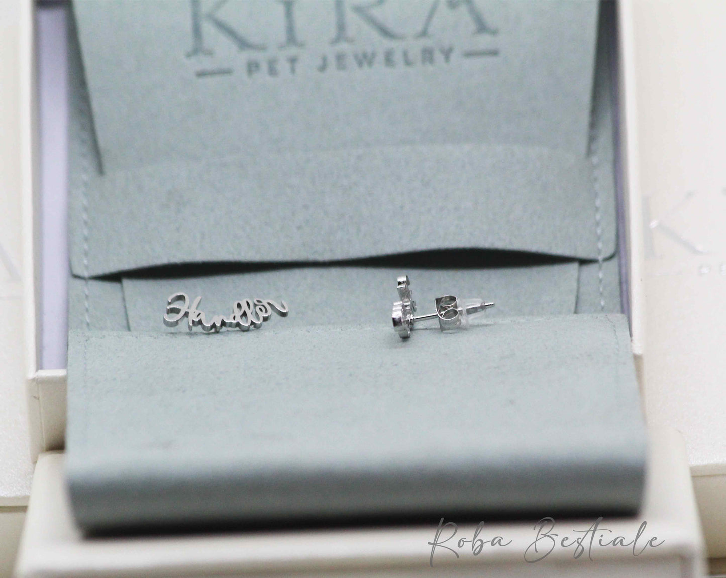 Orecchini KIRA PET JEWELRY - Modello Name - HANDLER - in Acciaio Inox, con chiusura a farfalla