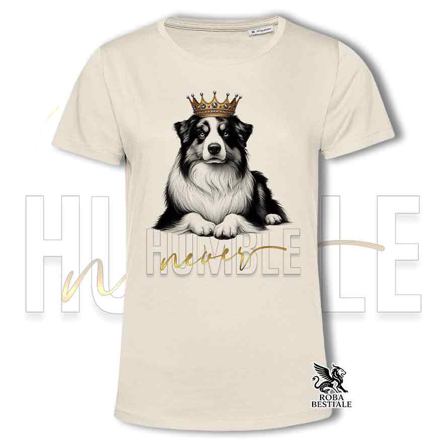 T-shirt stampata con Australian Shepherd, colore beige con grafica Never Humble
