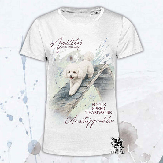 T-shirt bianca stampata con un Barbone Nano che fa Agility. Grafica originale Roba Bestiale, collezione A-Frame