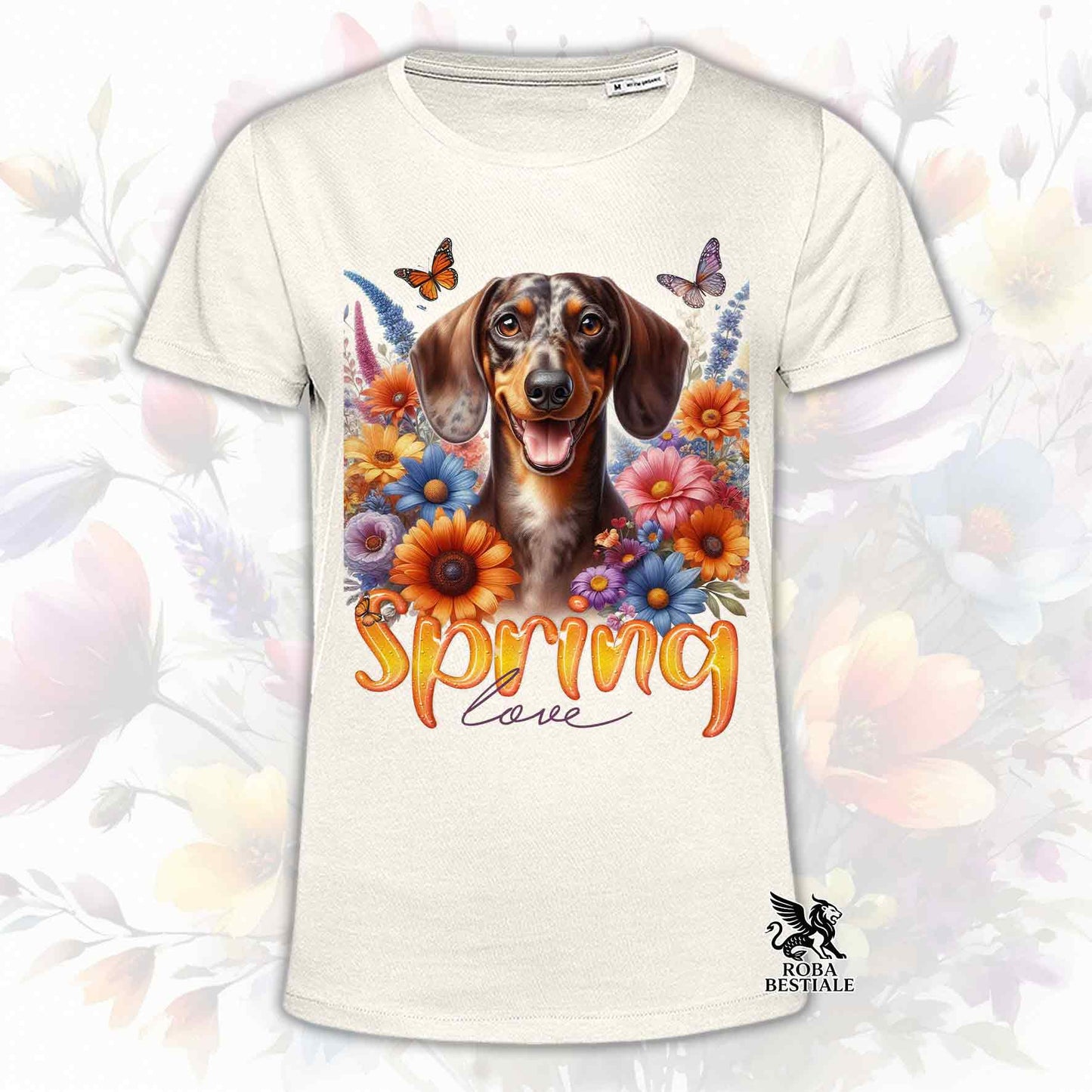 Una t-shirt beige stampata con un Bassotto a pelo corto immerso nei fiori colorati. Collezione Spring Love di Roba Bestiale