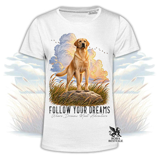 T-shirt bianca con stampa Labrador retriever centrale e scritta “Follow your dreams”