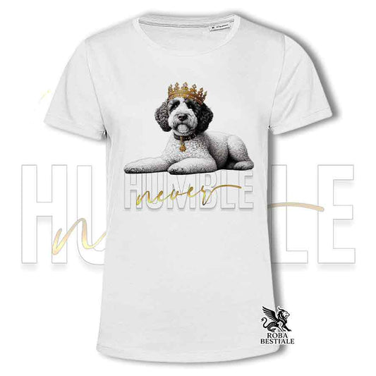 T-shirt stampata con un Lagotto Romagnolo, colore bianco con grafica Never Humble