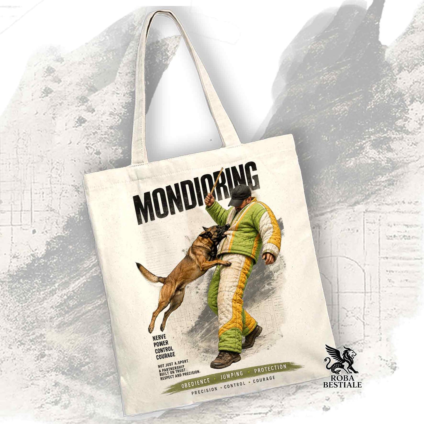 Borsa Tote beige con stampata una grafica originale di Roba Bestiale con un Pastore Belga Malinois che fa Mondioring