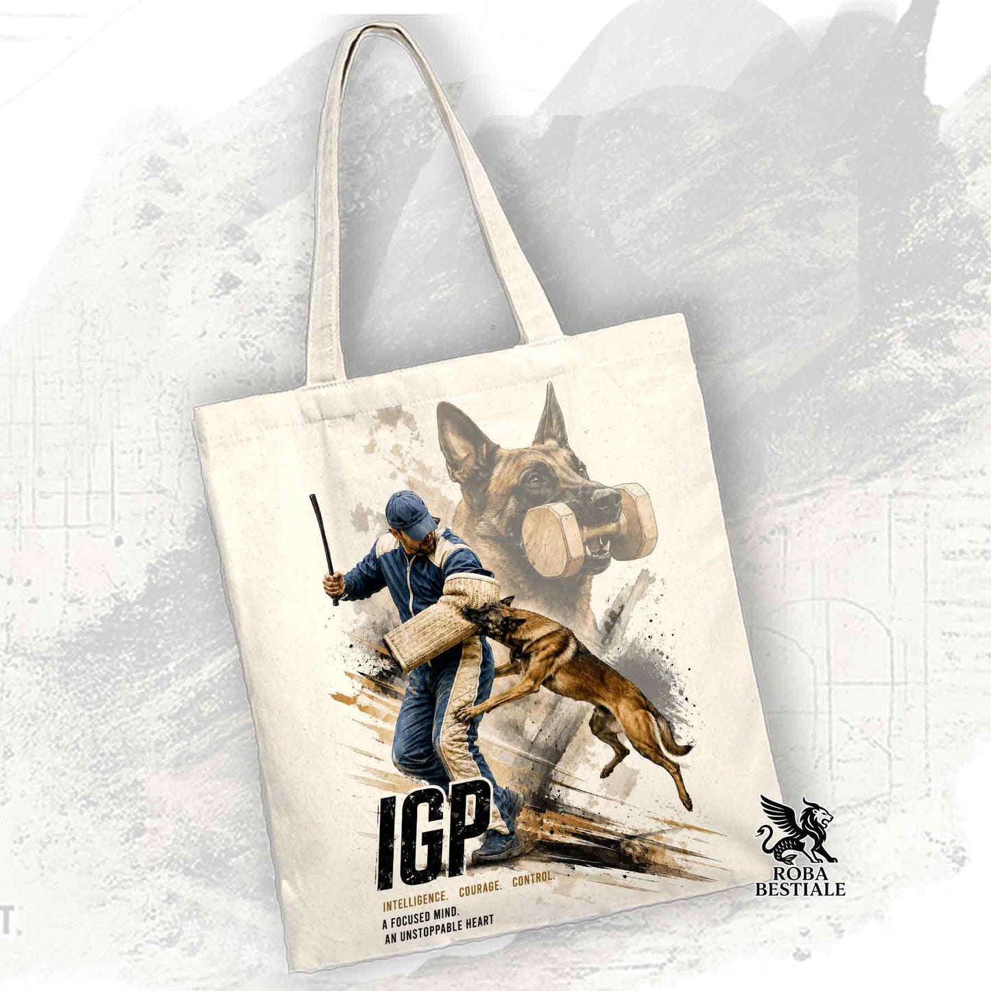 Borsa Tote beige con stampata una grafica originale di Roba Bestiale con un Pastore Belga Malinois che fa IGP