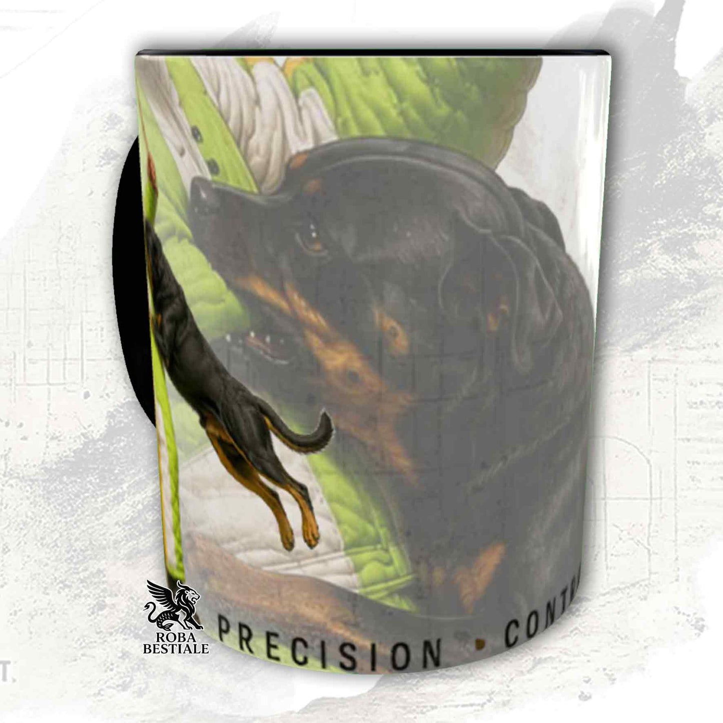 Tazza bianca con dettagli neri stampata una grafica originale di Roba Bestiale con un Rottweiler che fa Mondioring