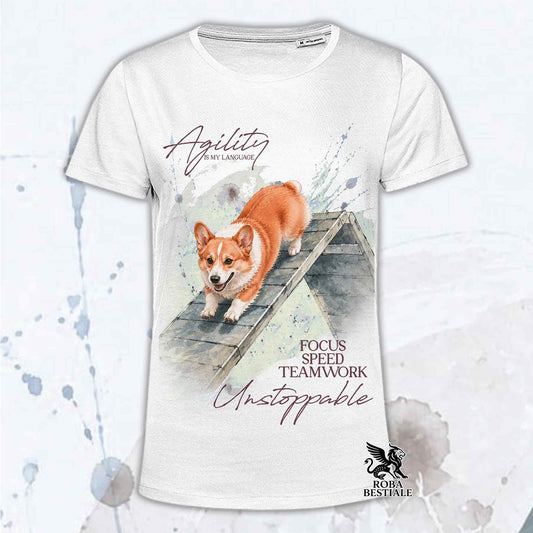 T-shirt bianca stampata con un Welsh Corgi Pembroke che fa Agility. Grafica originale Roba Bestiale, collezione A-Frame