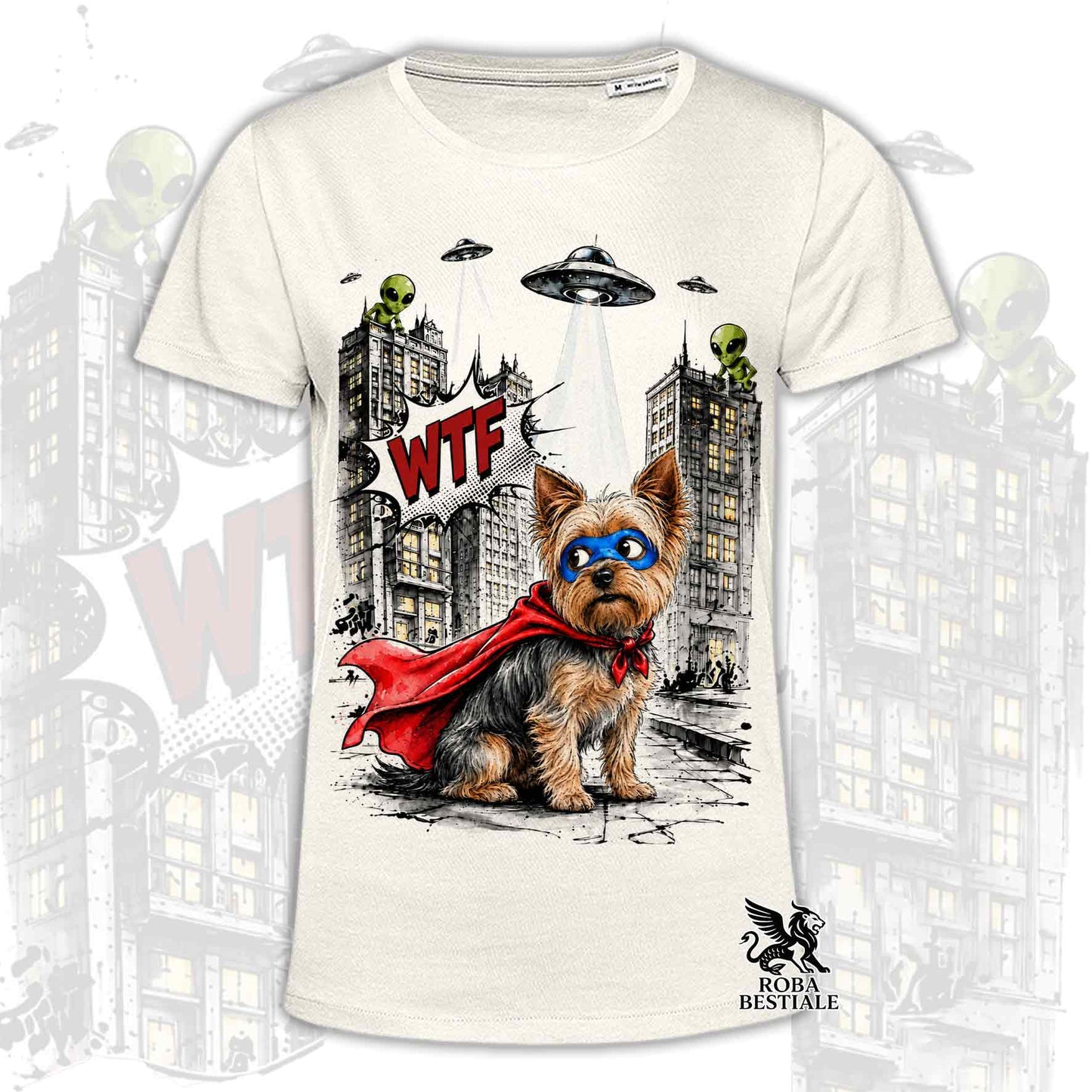 T-shirt beige stampata con un Yorkshire Terrier con espressione sorpresa, vestito da Super Eroe. Grafica originale Roba Bestiale, collezione Hero