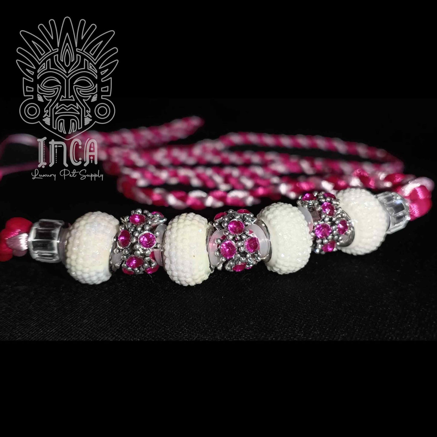 Guinzaglio da Show INCA LUXURY - In Raso Bianco e Magenta, con perle e asola per collare - 130 cm