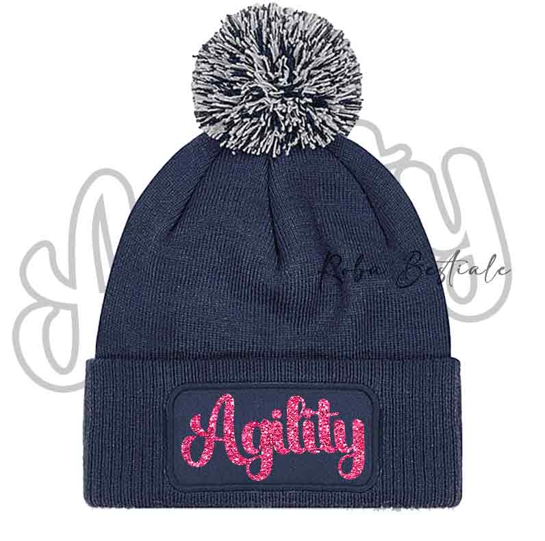 Cappellino invernale blu navy con pon pon e scritta Agility rosa glitter