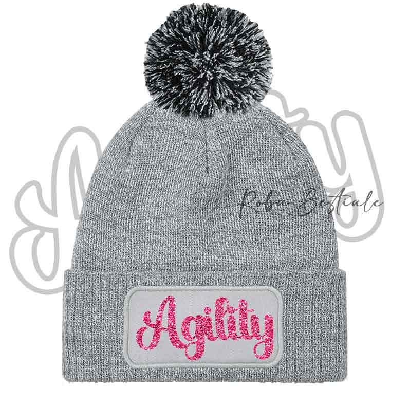 Cappellino invernale grigio chiaro con pon pon e scritta Agility rosa glitter