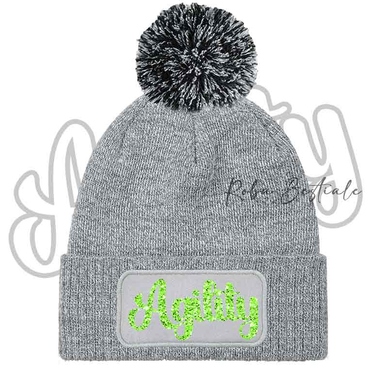 Cappellino invernale grigio chiaro con pon pon e scritta Agility verde lime glitter