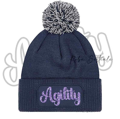 Cappellino invernale blu navy con pon pon e scritta Agility viola glitter