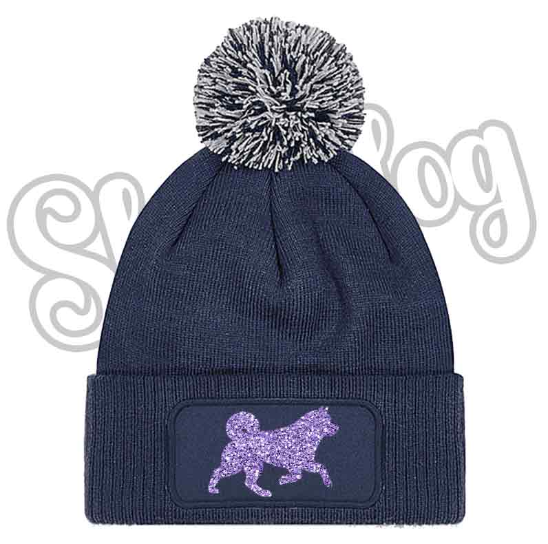 Cappellino invernale blu navy con pon pon nero e toppa con cane viola