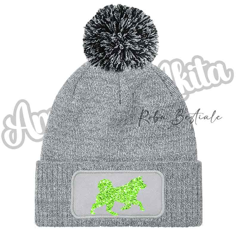 Cappellino invernale grigio con pon pon nero e toppa con cane verde