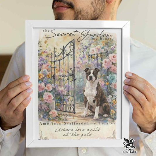 Quadretto SECRET GARDEN - AMERICAN STAFFORDSHIRE TERRIER Bianco e Tigrato - Con cornice in legno, formato A4