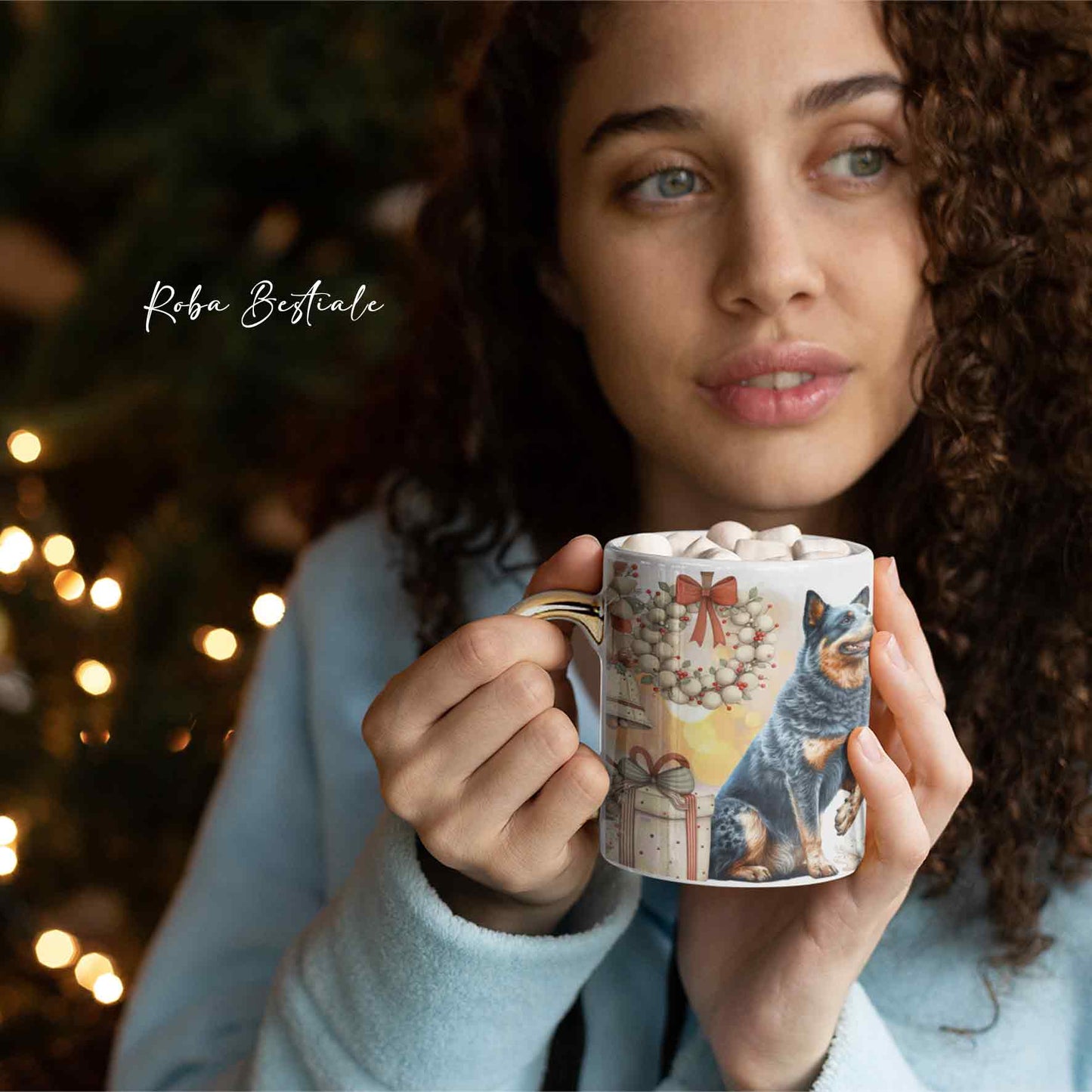 Tazza COZY WINTER - AUSTRALIAN CATTLE DOG Blue - In Ceramica, con manico color Oro - 330 ml