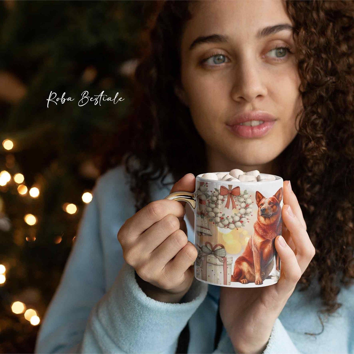 Tazza COZY WINTER - AUSTRALIAN CATTLE DOG Red - In Ceramica, con manico color Oro - 330 ml