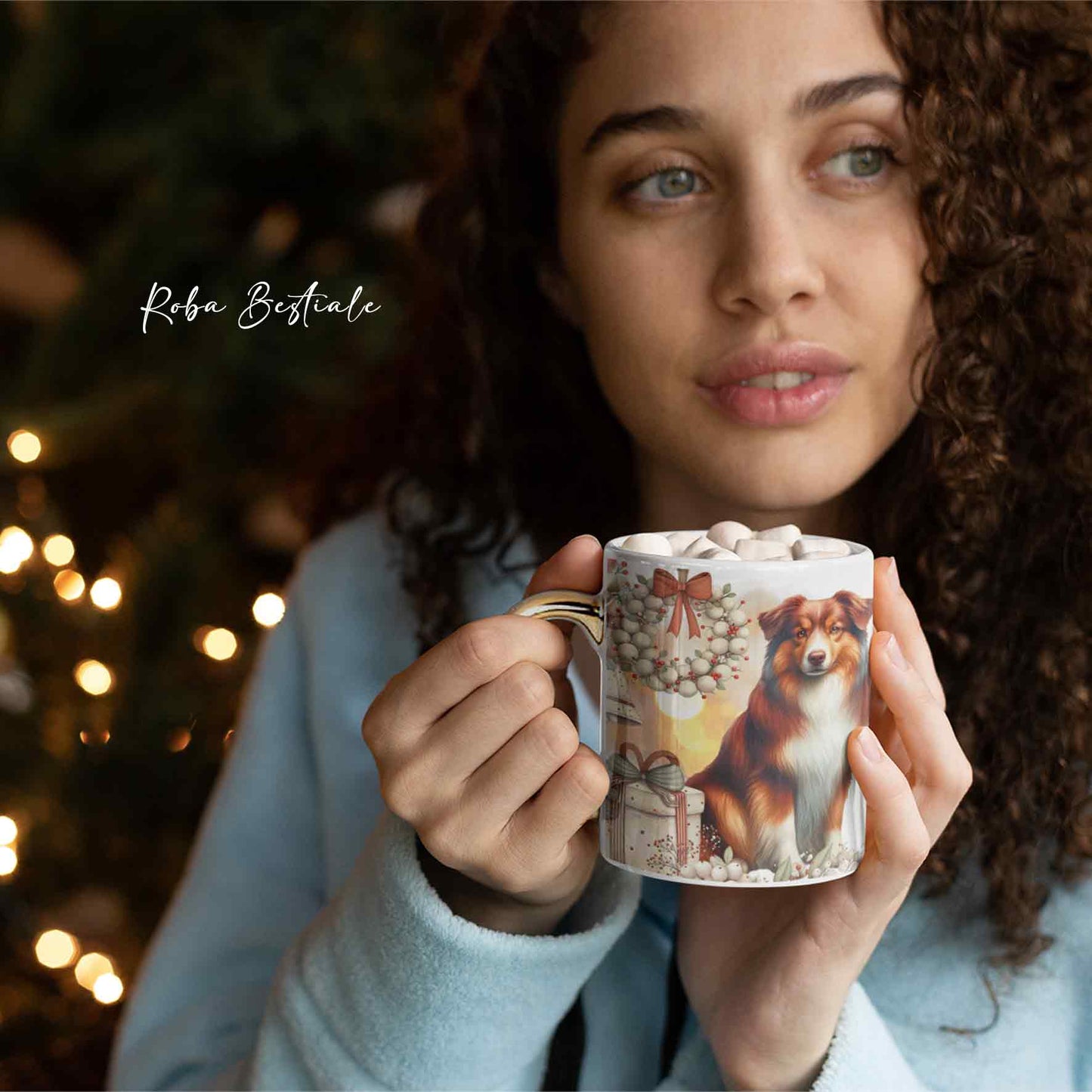 Tazza COZY WINTER - AUSTRALIAN SHEPHERD Red Tricolor - In Ceramica, con manico color Oro - 330 ml
