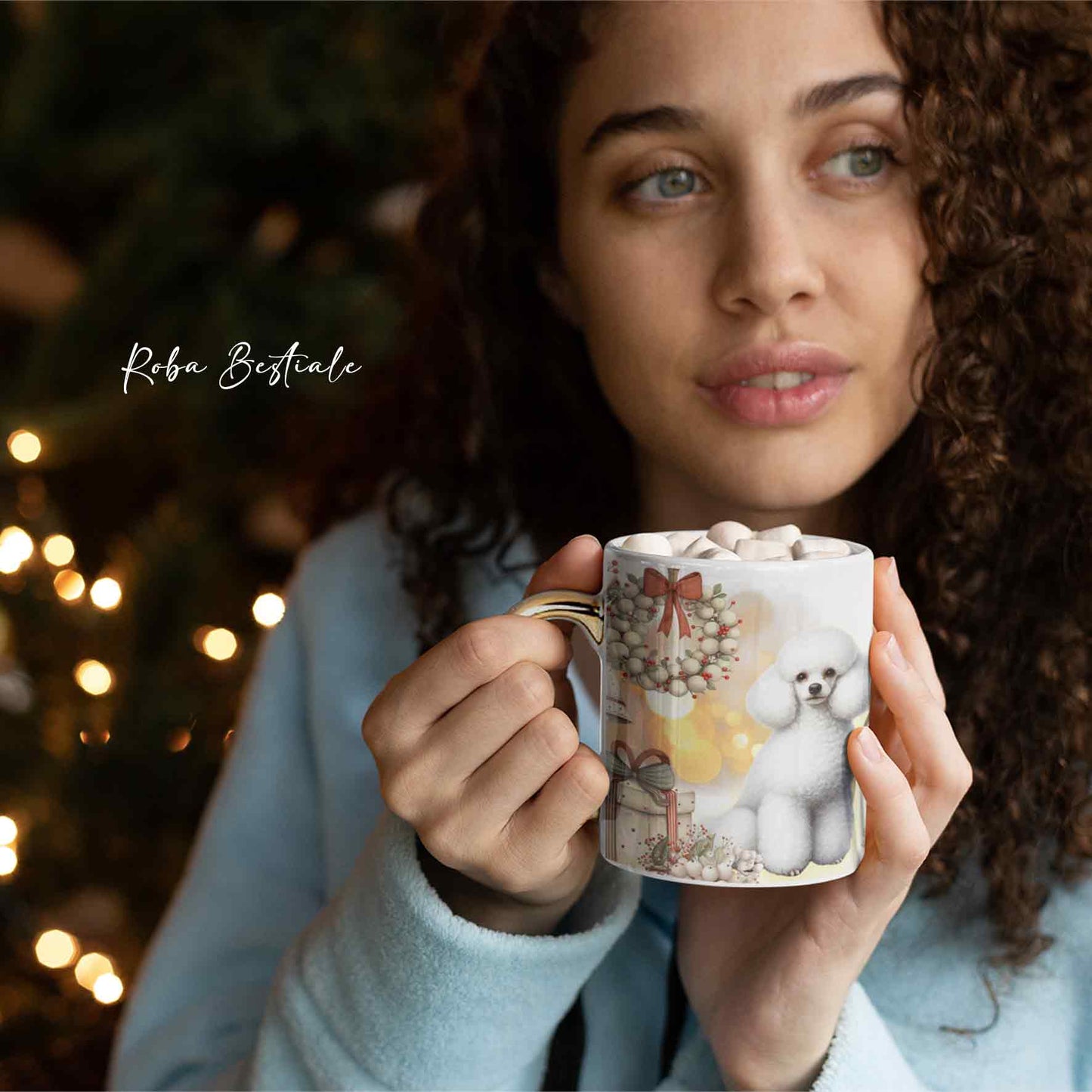 Tazza COZY WINTER - BARBONE Nano Bianco - In Ceramica, con manico color Oro - 330 ml