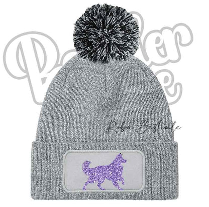 Cappellino invernale grigio con pon pon nero e toppa cane viola