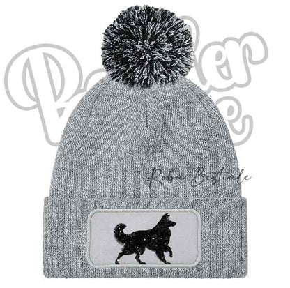 Cappellino invernale grigio con pon pon nero e toppa cane nero