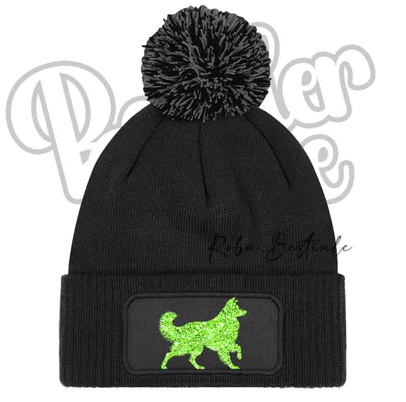 Cappellino invernale a maglia nera con pon pon nero e patch cane verde brillante