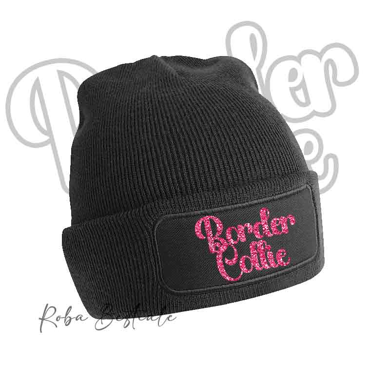 Cappellino invernale nero con patch frontale e scritta “Border Collie” fucsia