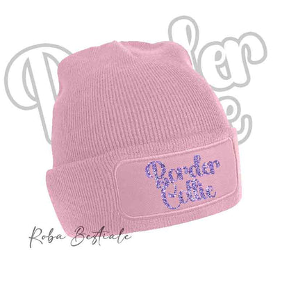 Cappellino invernale rosa cipria con patch e scritta “Border Collie” blu