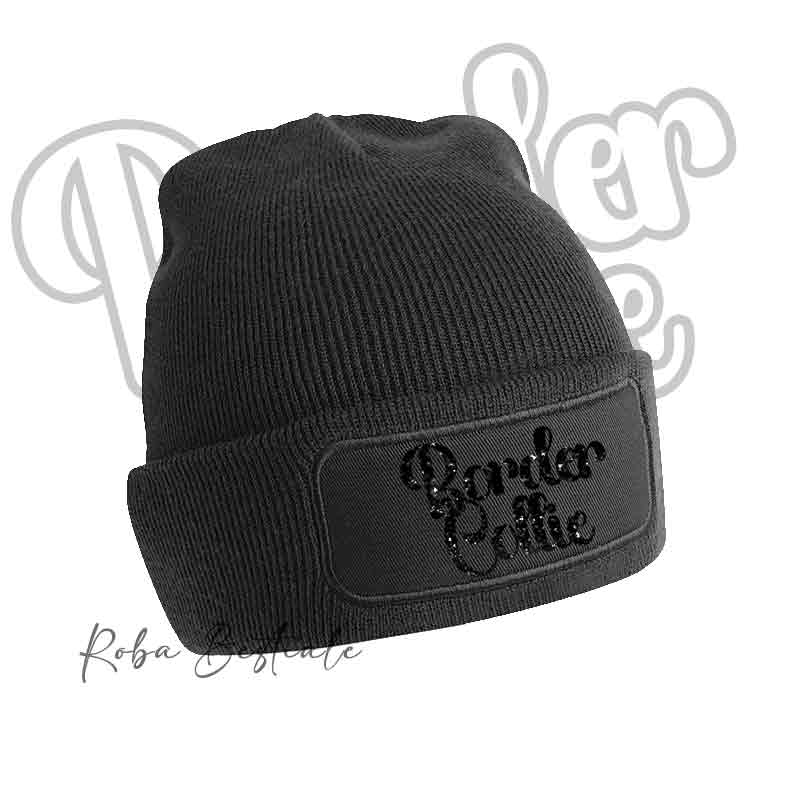 Cappellino invernale nero con patch e scritta “Border Collie” nera