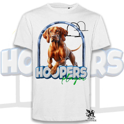 T-shirt bianca con stampa HOOPERS Player e cane seduto nell’arco