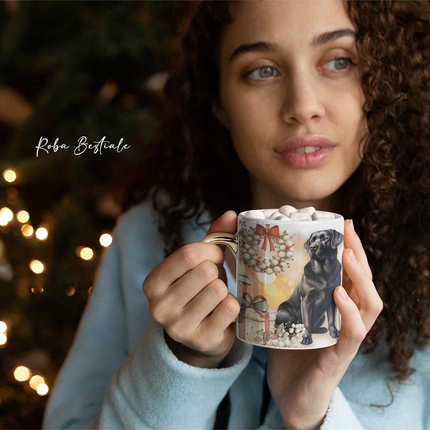 Tazza COZY WINTER - LABRADOR RETRIEVER Nero - In Ceramica, con manico color Oro - 330 ml