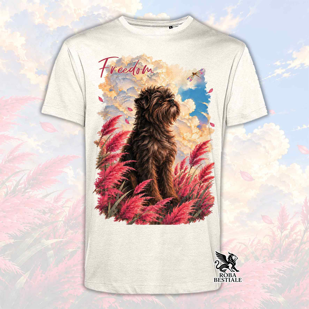 Maglietta beige con stampa cane marrone e piume rosse, scritta Freedom.