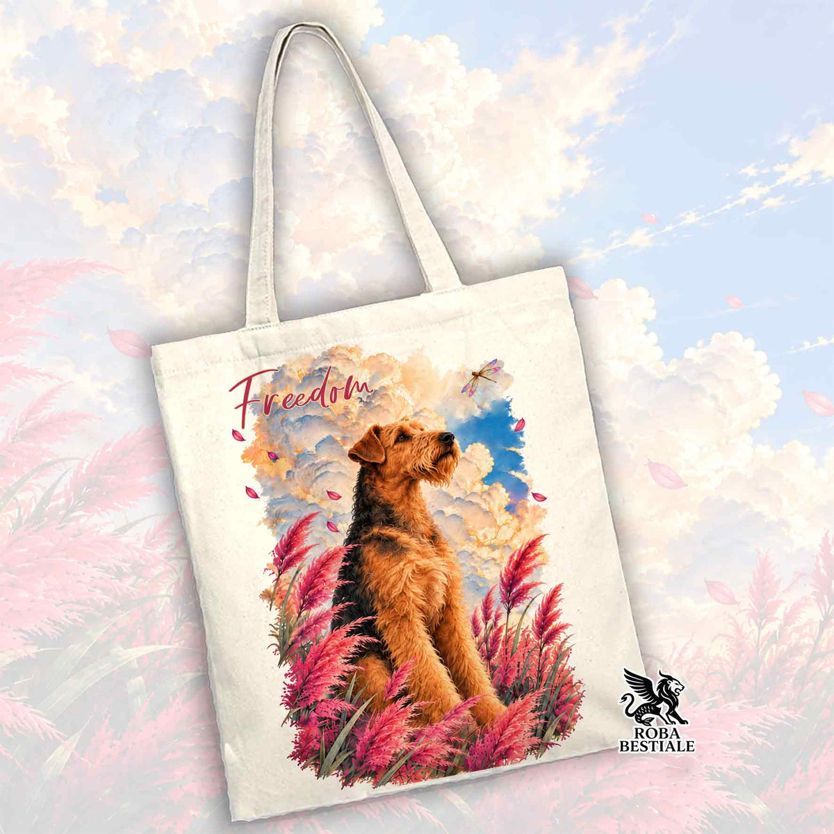 Borsa shopper beige con stampa di un Airedale Terrier tra erbe rosa e scritta Freedom