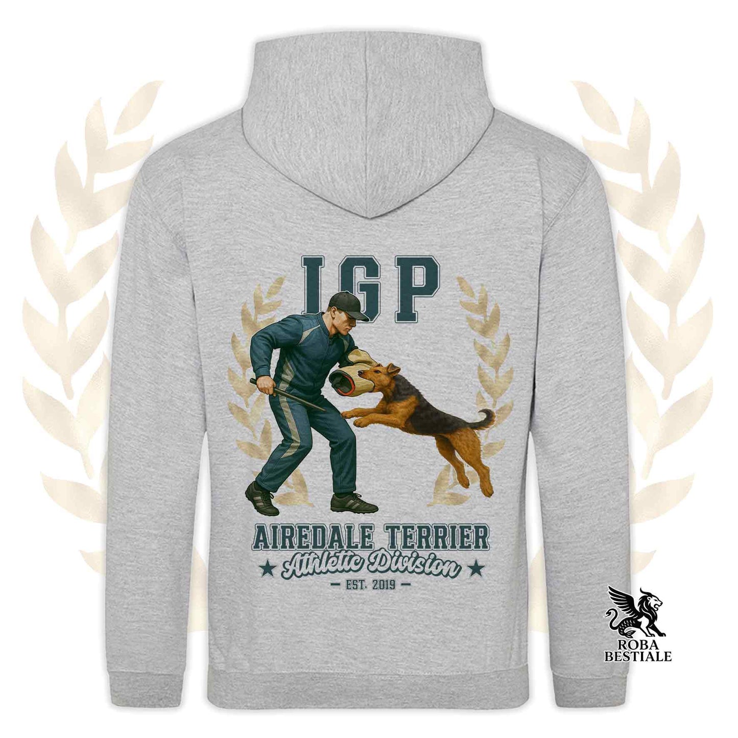 Una felpa con cappuccio e tasconi stampata con un Airedale Terrier che fa IGP. Grafica originale Roba Bestiale