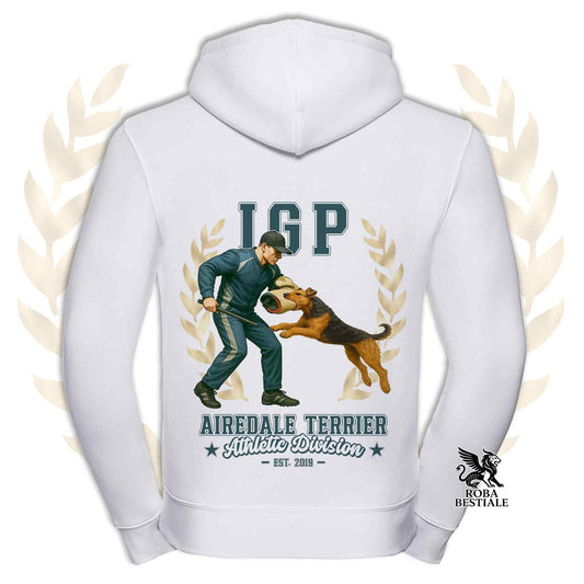 Una felpa con cappuccio e zip stampata con un Airedale Terrier che fa IGP. Grafica originale Roba Bestiale