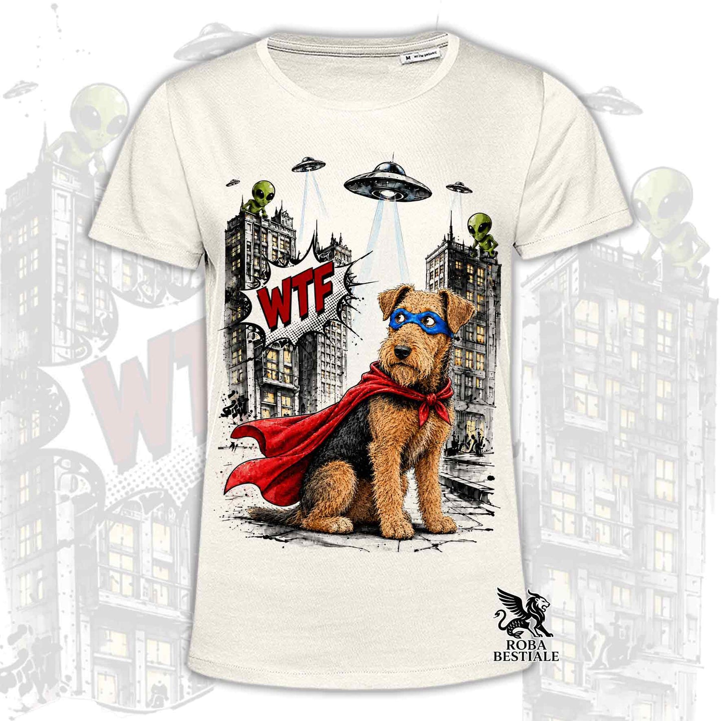 T-shirt beige stampata con un Airedale Terrier con espressione sorpresa, vestito da Super Eroe. Grafica originale Roba Bestiale, collezione Hero