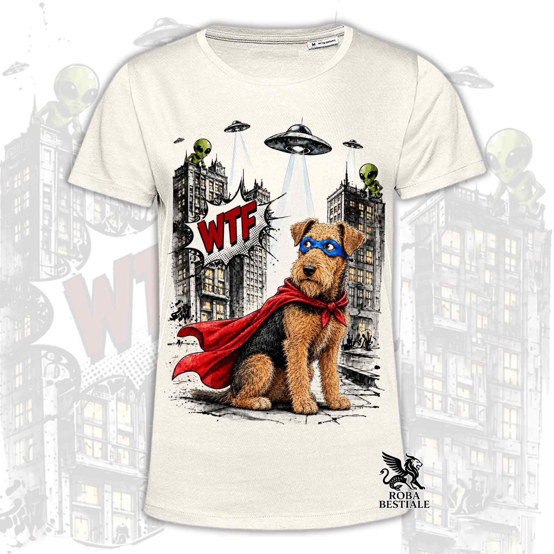 T-shirt beige stampata con un Airedale Terrier con espressione sorpresa, vestito da Super Eroe. Grafica originale Roba Bestiale, collezione Hero