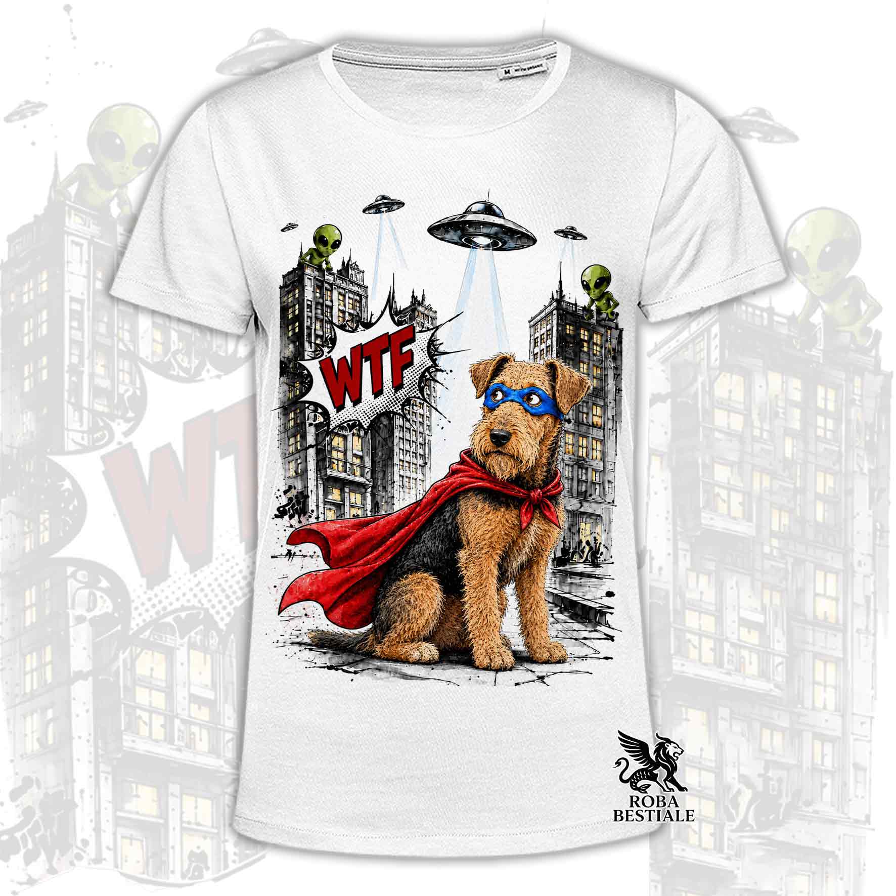 T-shirt bianca stampata con un Airedale Terrier con espressione sorpresa, vestito da Super Eroe. Grafica originale Roba Bestiale, collezione Hero