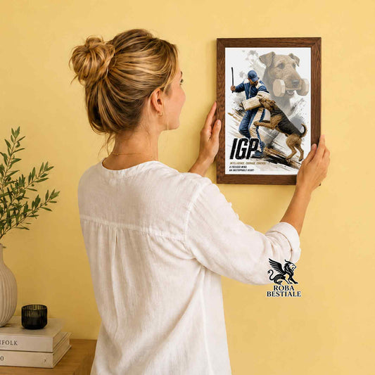 Stampa con cornice in legno con un Airedale Terrier che pratica IGP. Grafica Zero Distance, originale Roba Bestiale