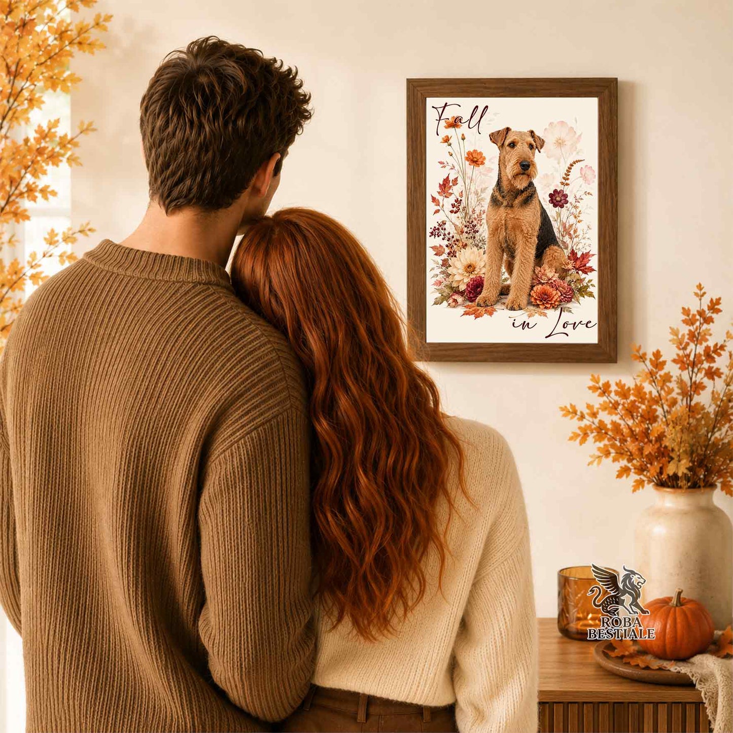 Quadretto con la stampa A4 di un Airedale Terrier seduto in mezzo a fiori e foglie autunnali. Grafica originale Roba Bestiale, collezione Fall in Love