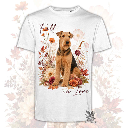 T-shirt bianca stampata con un Airedale Terrier seduto in mezzo a fiori e foglie autunnali. Grafica originale Roba Bestiale, collezione Fall