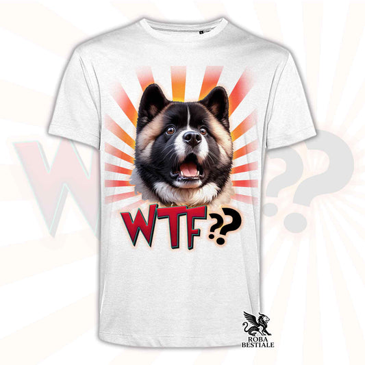 T-shirt bianca stampata con un Akita Americano con espressione sorpresa. Grafica originale Roba Bestiale, collezione WTF??