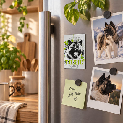 Calamita in MDF con la stampa di un Akita Americano. Idea regalo per amanti dei cani, da Roba Bestiale