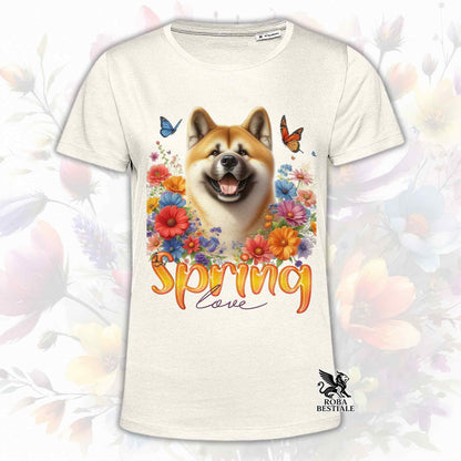 Una t-shirt beige stampata con un Akita Americano immerso nei fiori colorati. Collezione Spring Love di Roba Bestiale