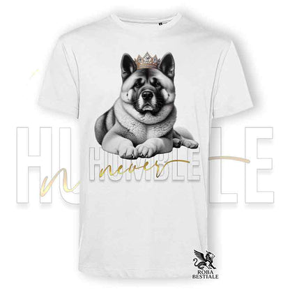 T-shirt stampata con un Akita Americano, colore bianco con grafica Never Humble