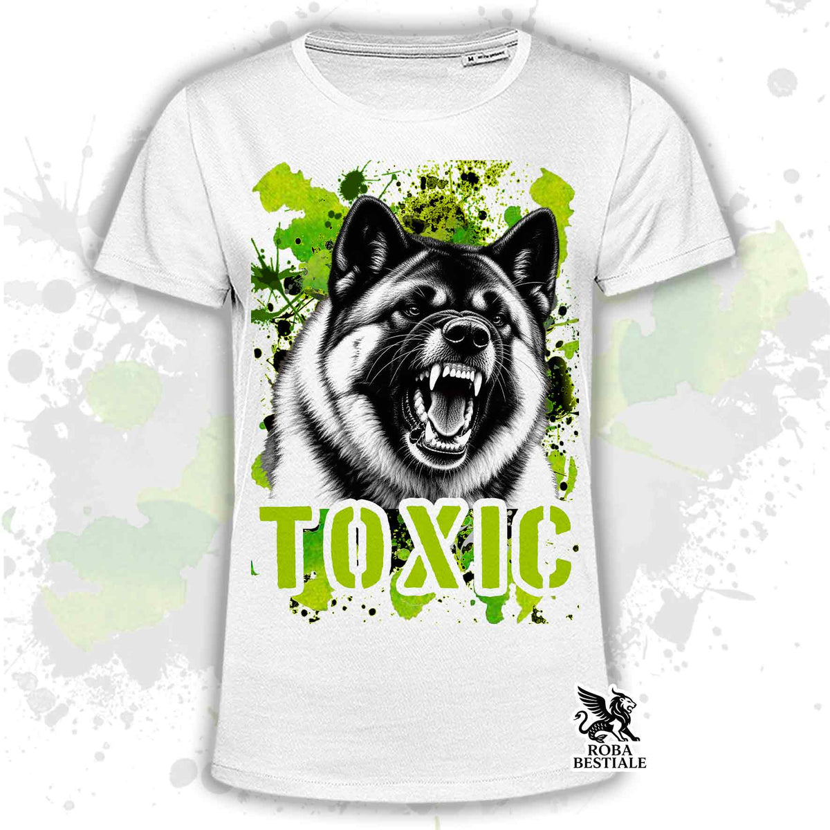 T-shirt bianca stampata con un Akita Americano con espressione arrabbiata. Grafica originale Roba Bestiale, collezione Toxic