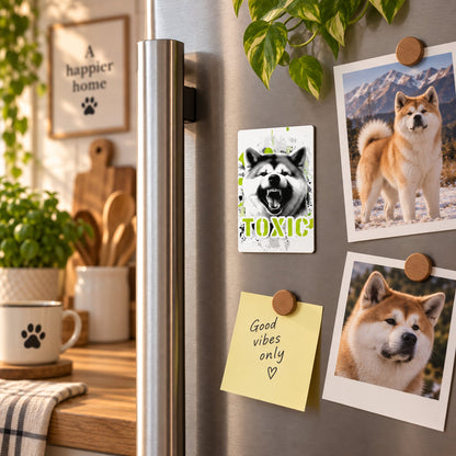 Calamita in MDF con la stampa di un Akita Inu Giapponese. Idea regalo per amanti dei cani, da Roba Bestiale