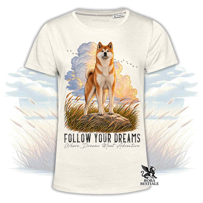 T-shirt bianca stampata con un Akita Inu. Grafica originale Roba Bestiale, collezione Dream
