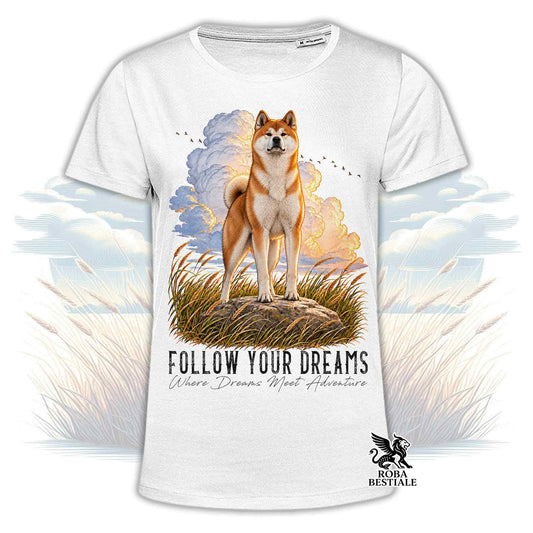 T-shirt bianca stampata con un Akita Inu. Grafica originale Roba Bestiale, collezione Dream