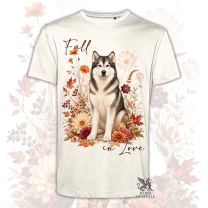 T-shirt beige stampata con un Alaskan Malamute seduto in mezzo a fiori e foglie autunnali. Grafica originale Roba Bestiale, collezione Fall